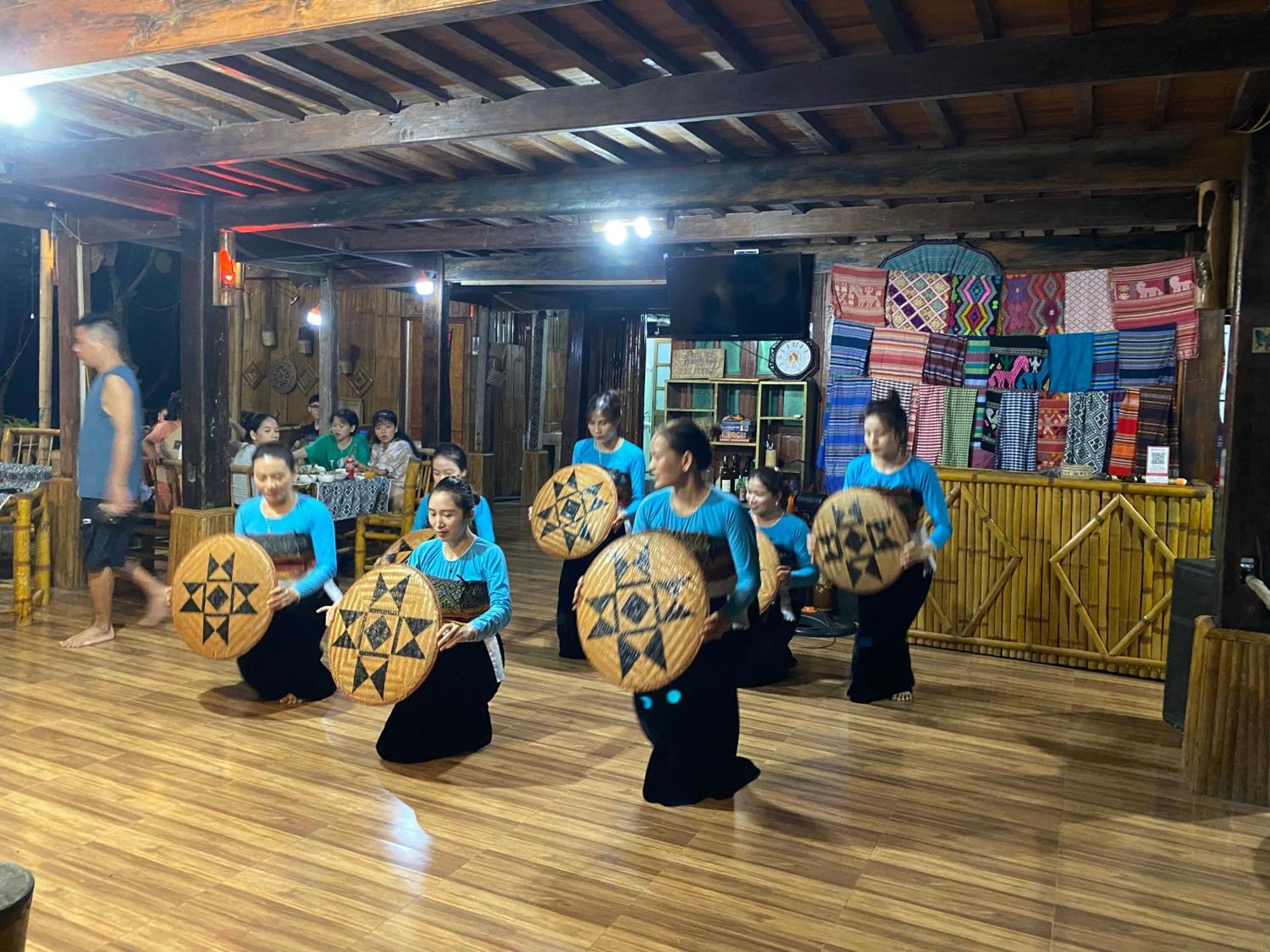 Truong Huy Homestay Mai Châu Bagian luar foto
