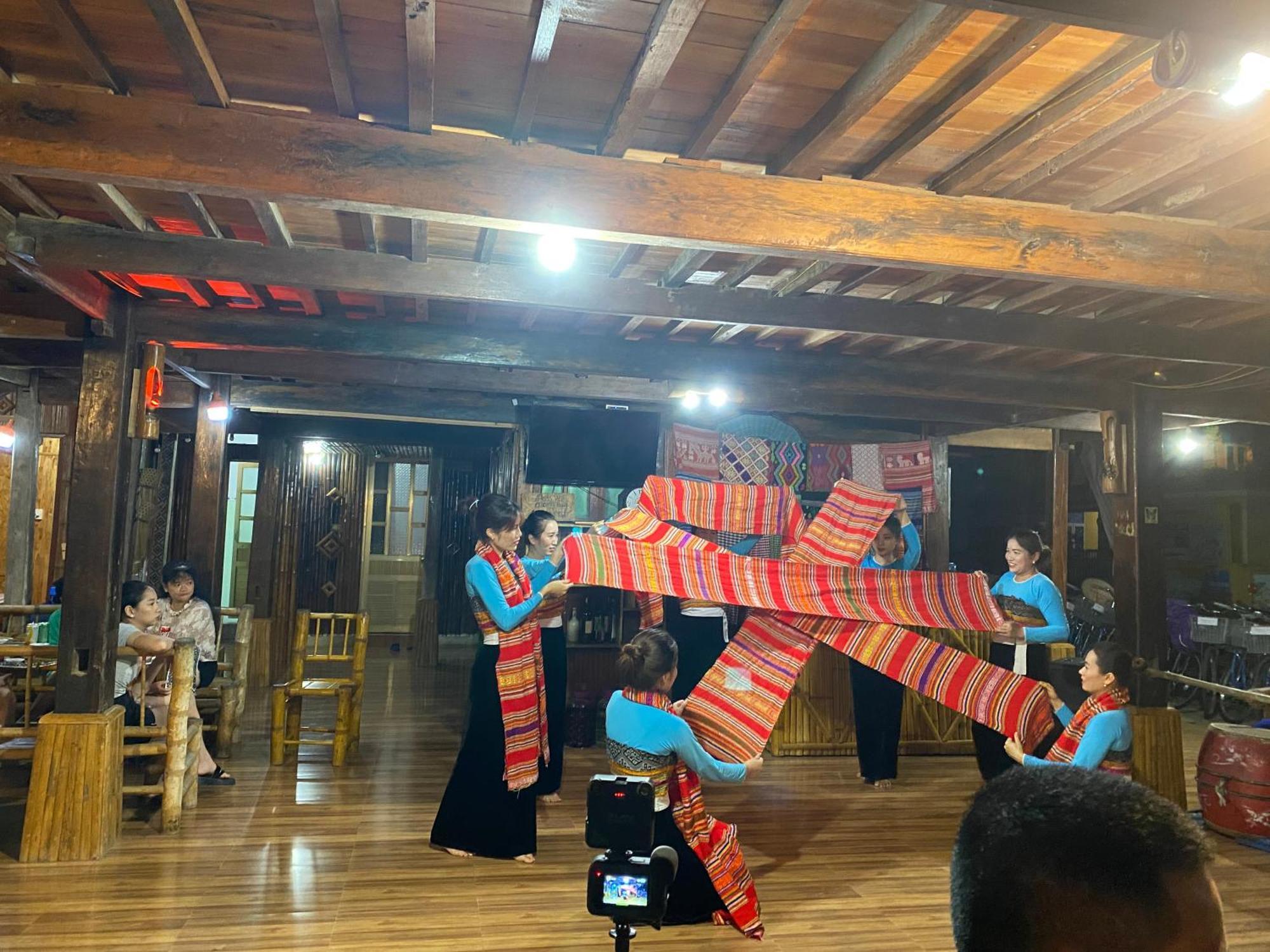Truong Huy Homestay Mai Châu Bagian luar foto